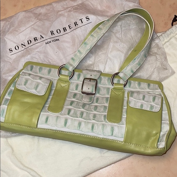 Sondra Roberts Handbags - Sondra Roberts Faux Croc 🐊 Shoulder Bag Purse 💚